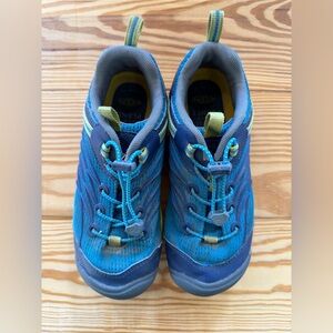 Keen Chandler CNX Hiking Boys Size 2 Blue